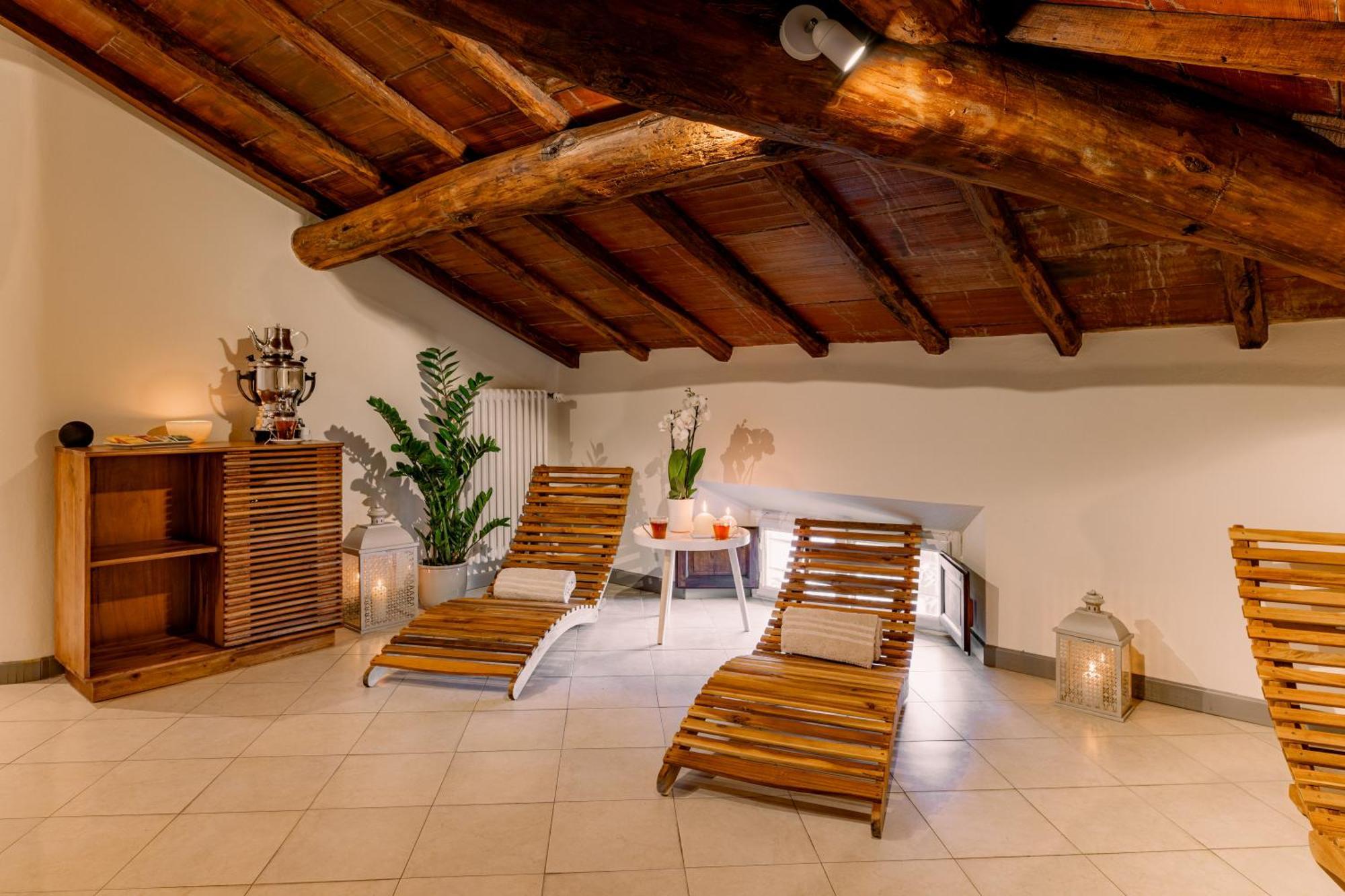 Romantica Wellness & 2*